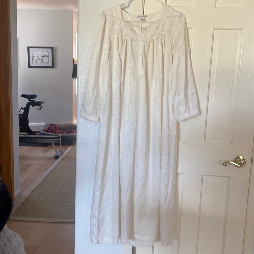 Vintage Oscar De La Renta White Nightgown Sz small